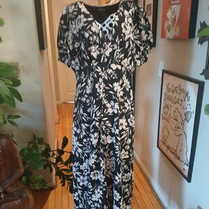 Beautiful Floral Maxi Cream Flowers on Black Background! Dramatic Contrast!